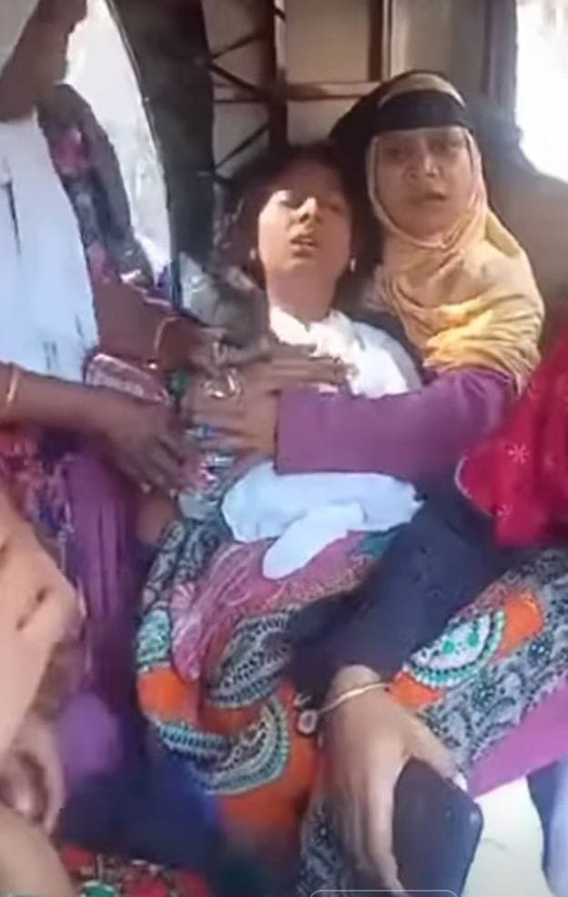 ছাত্রীদের মারধর করায় মাধ্যমিক বিদ্যালয়ে বিক্ষোভ পদত্যাগ পত্রে স্বাক্ষর করলেন প্রধান শিক্ষক।