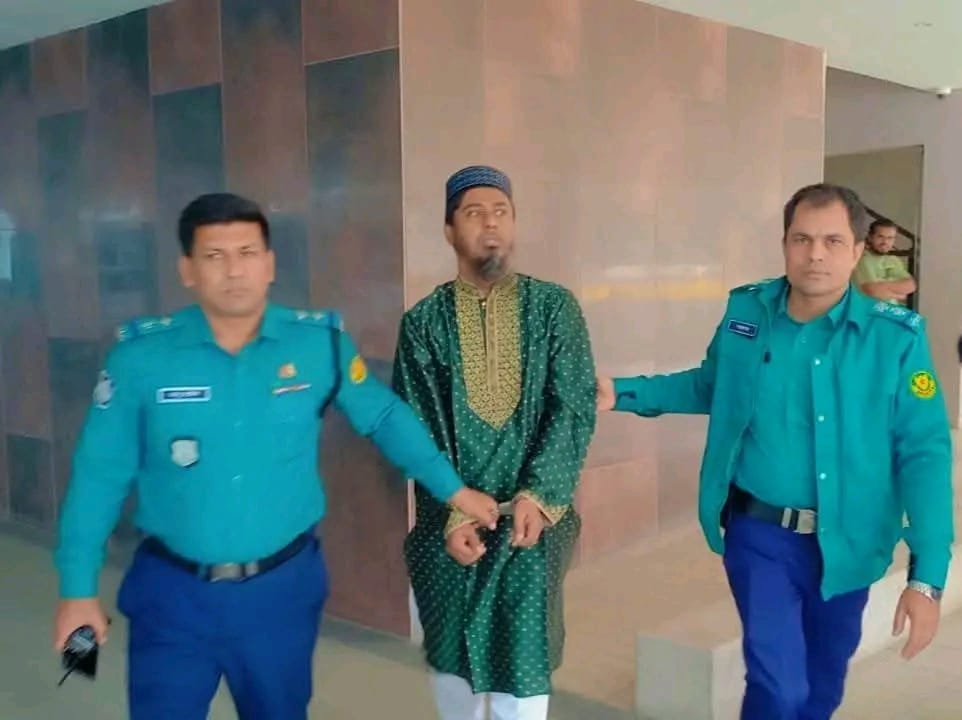 উত্তরা থেকে গাজীপুর মহানগর আওয়ামীলীগের সাংগঠনিক সম্পাদক আব্দুল্লাহ আল মামুন মন্ডল গ্রেফতার করেছে উত্তরা পশ্চিম থানা পুলিশ।