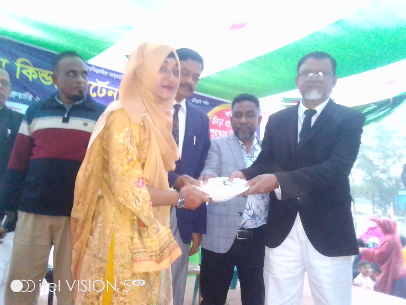 গাজিপুর সদর থানার ধীরাশ্রম কিন্ডারগার্টেন এন্ড হাই স্কুলের বার্ষিক ক্রীড়া প্রতিযোগিতা ও মনোজ্ঞ সাংস্কৃতিক অনুষ্ঠান অনুষ্ঠিত।