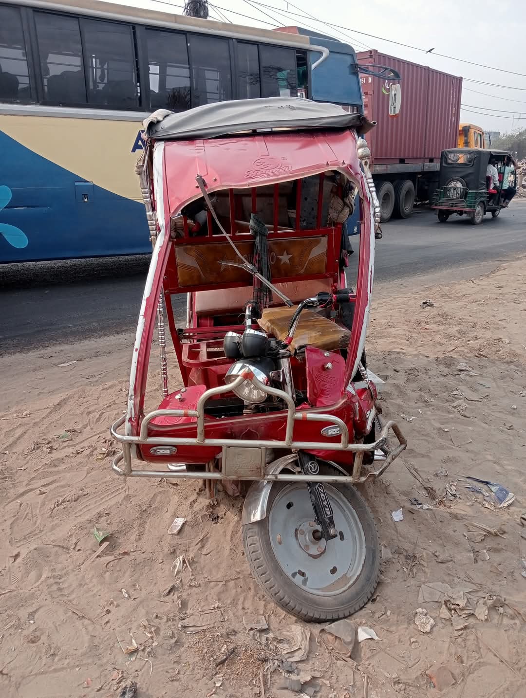 পূবাইলে লরি-ইজিবাইক সংঘর্ষ, নিহত ২