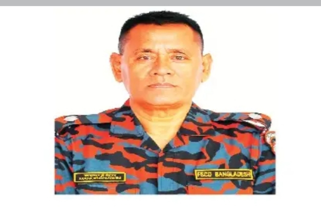বাবুল চক্রবর্তীর বিরম্নদ্ধে রয়েছে নানান অনিয়ম ও দুর্নিতীর অভিযোগ। ঠান্ডা মাথায় ট্রেনিং সেলে থাকাকালীন সময়ে কোটি কোটি টাকা কামিয়ে ইন্ডিয়ায় বাড়ি করেছেন