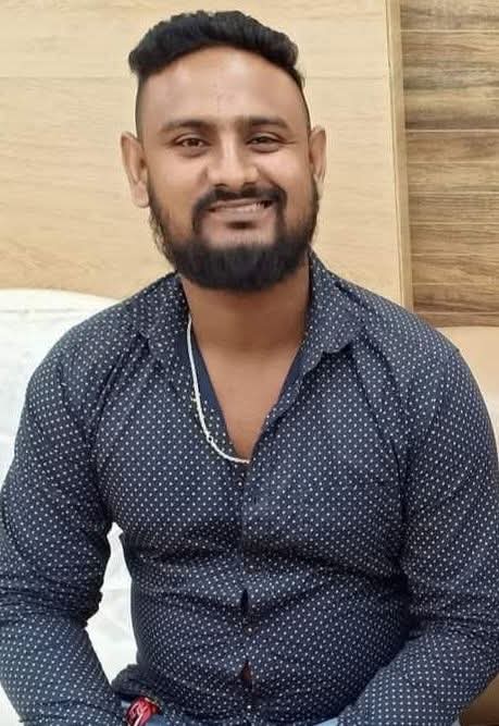 গাজীপুরে পূর্ব শত্রুতার জেরে কৃষক দল নেতাকে কুপিয়ে  হত্যা করেছে দুর্বৃত্তরা। 