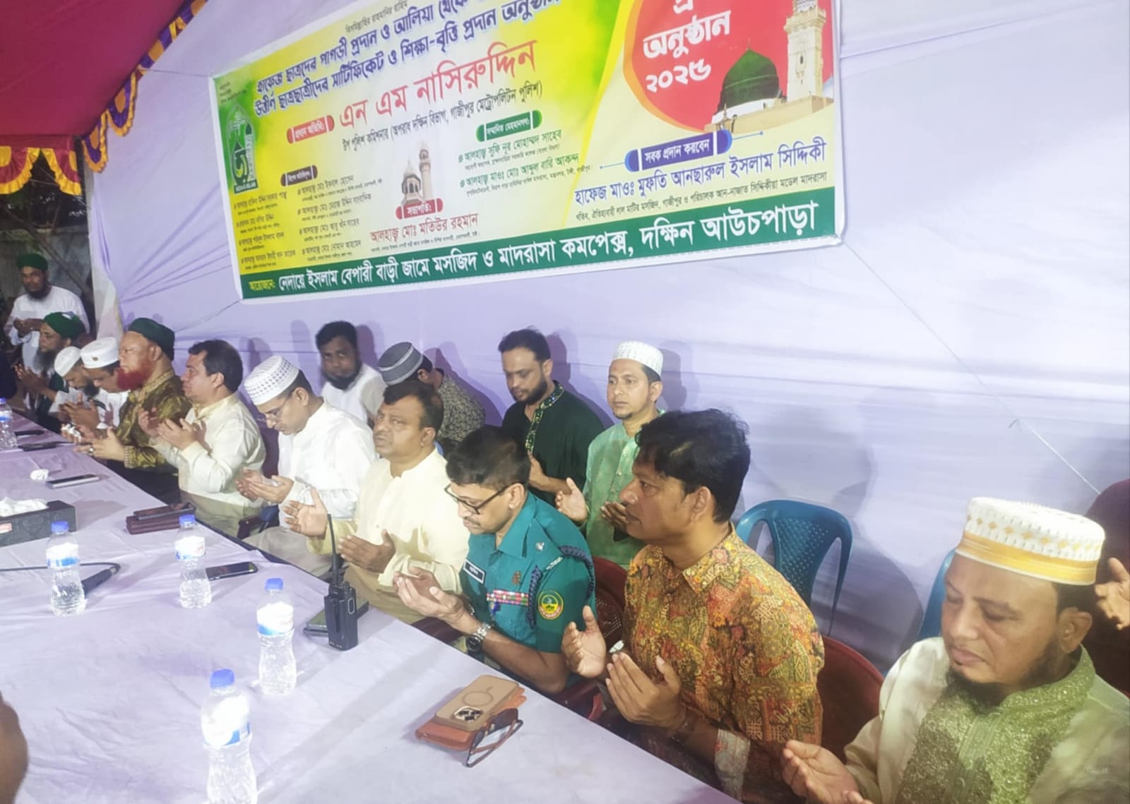 টঙ্গীতে হাফেজ ছাত্রদের পাগড়ী প্রদান ও আলিয়া  শিক্ষার্থীদের সনদ  প্রদান অনুষ্ঠিত