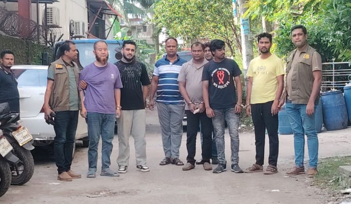 অনলাইনে প্রতারণার অভিযোগে চীনা নাগরিকসহ গ্রেপ্তার ৫