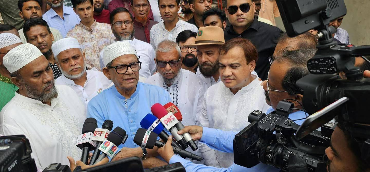 নির্বাচনের মাধ্যমে বাংলাদেশ সঠিক পথে এগিয়ে যাবে: সিলেটে এসে বলেন মির্জা ফখরুল লো