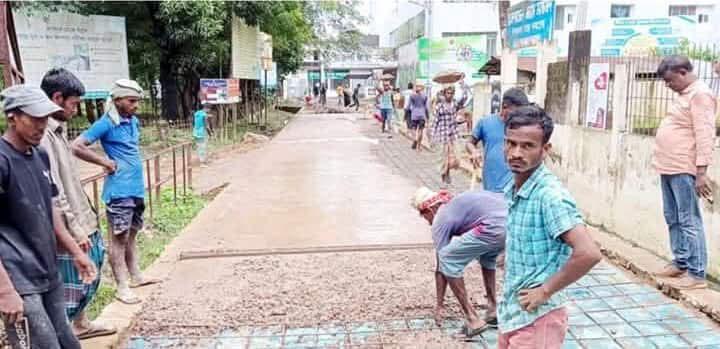মৌলভীবাজারের কুলাউড়া উপজেলায় ১৩ লাখ টাকার সড়কে অনিয়মের ছাপ