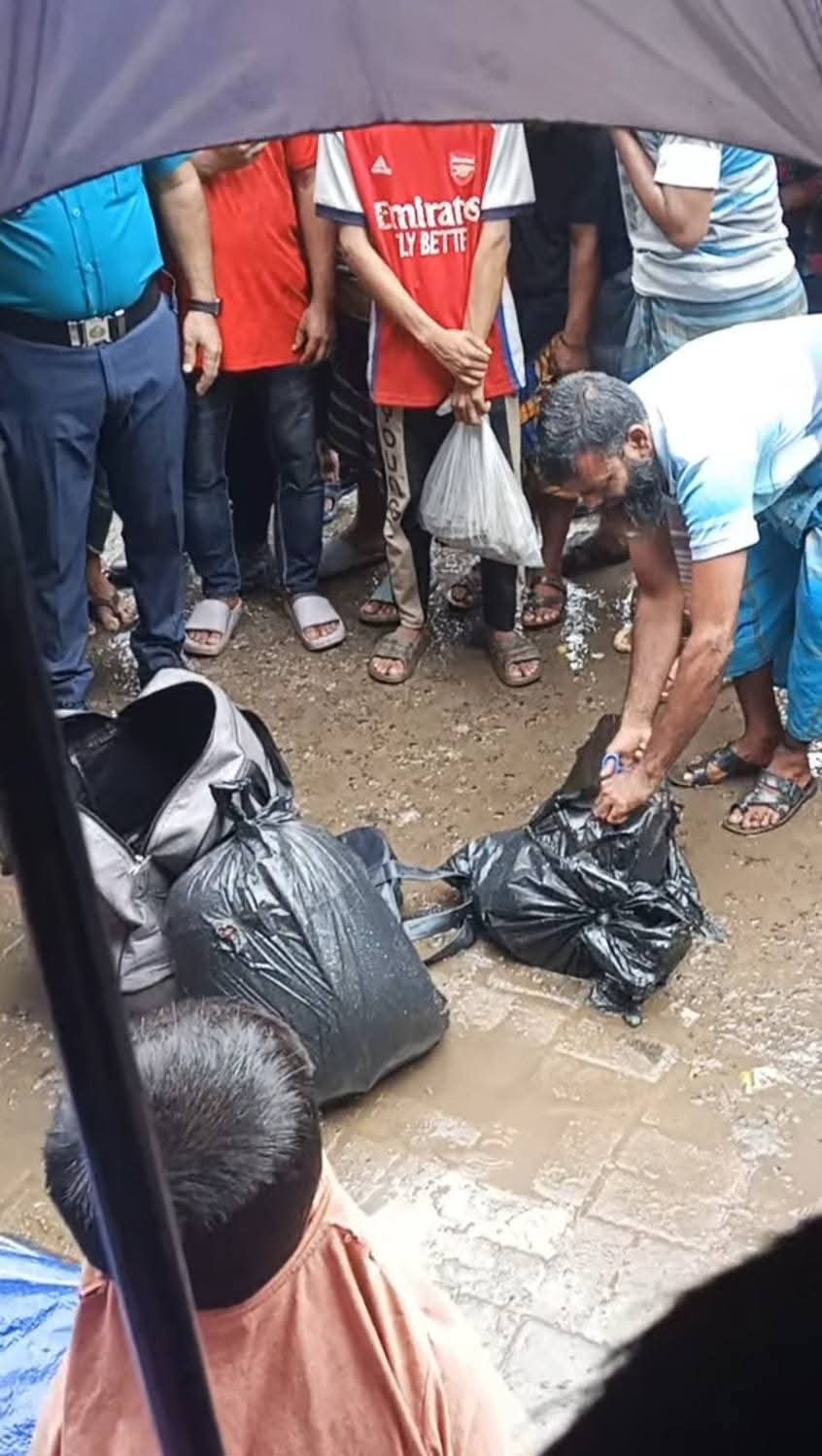 গাজীপুরের টঙ্গীতে ট্রাভেল ব্যাগে খন্ডিত মরদেহের পরিচয় শনাক্ত।