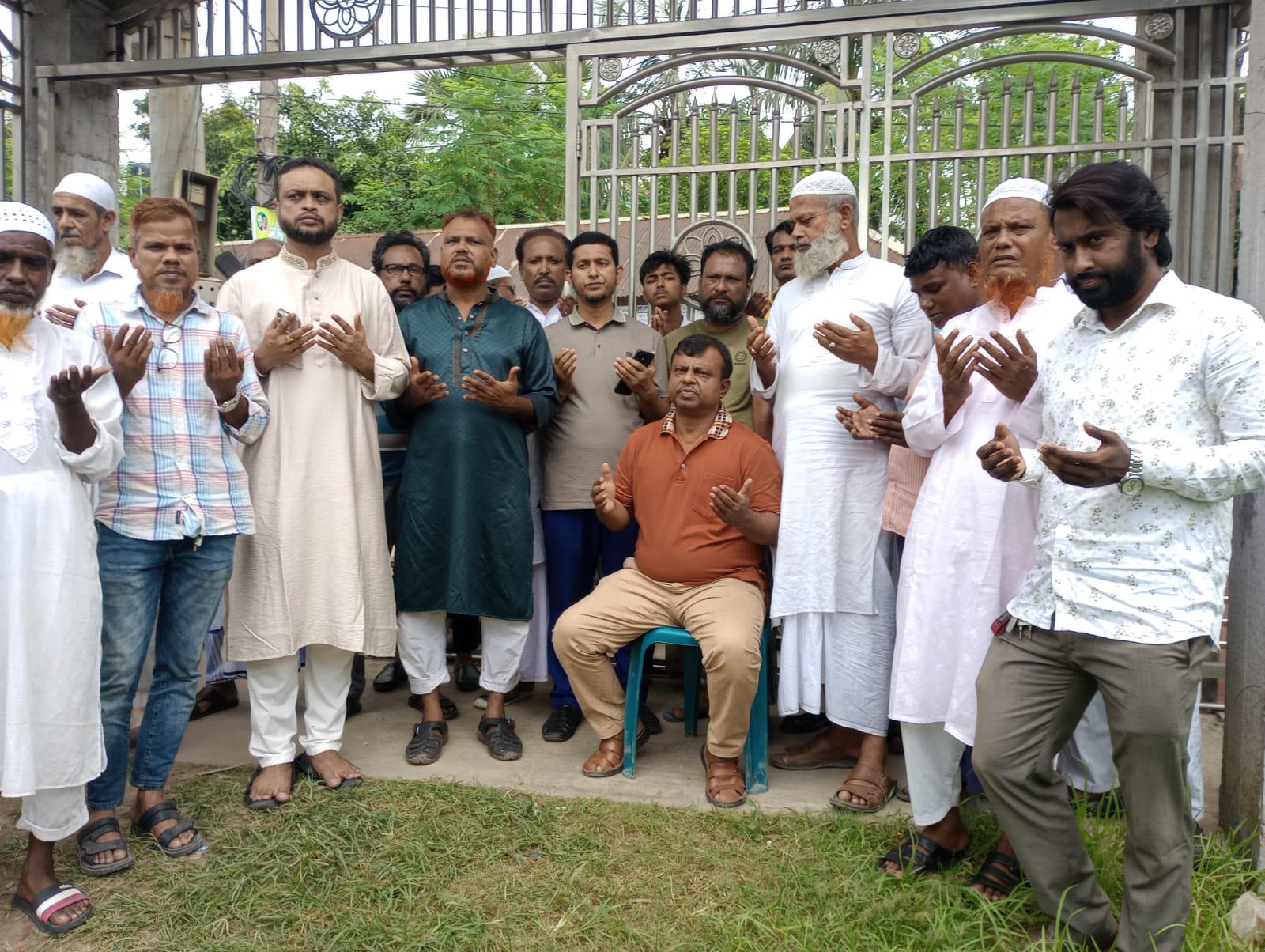 গাজীপুরে মরহুম হাজী মনসুর আলী সাহেবের কুলখানিতে বিশাল দোয়া ও মিলাদ মাহফিল অনুষ্ঠিত