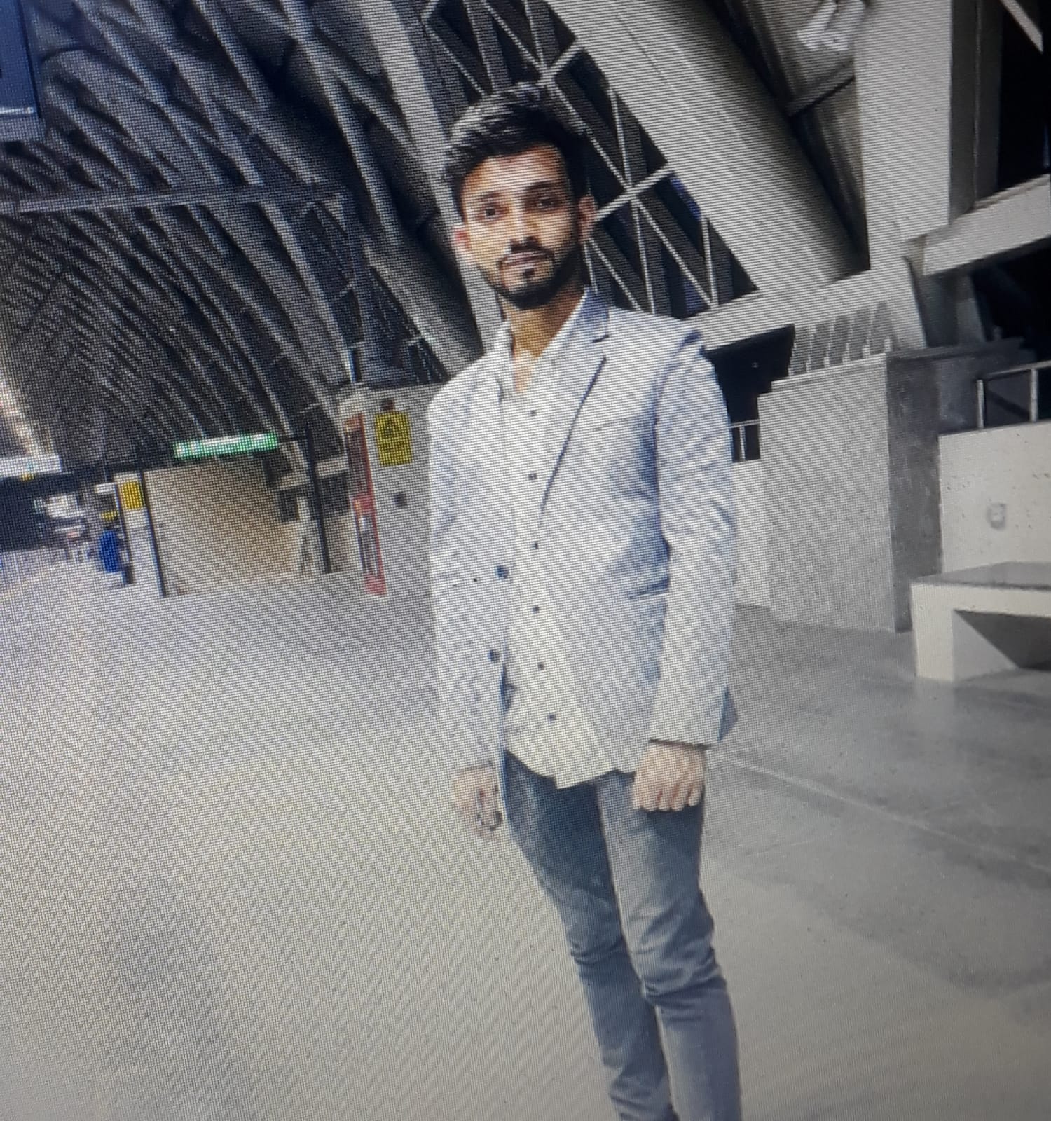টঙ্গী আরিচ পোরে ছিনতাইকারী আশিক এর অত্যাচারে অতিষ্ঠ পথচারী ও এলাকার মানুষ