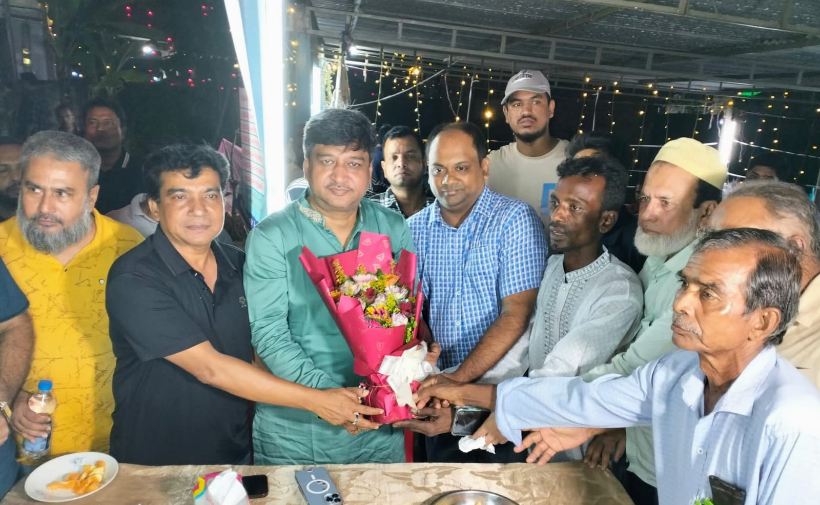 টঙ্গীর পূজা মণ্ডপে তারেক রহমানের পক্ষ থেকে উপহার পৌঁছে দেন সরকার জাবেদ আহম্মেদ সুমন