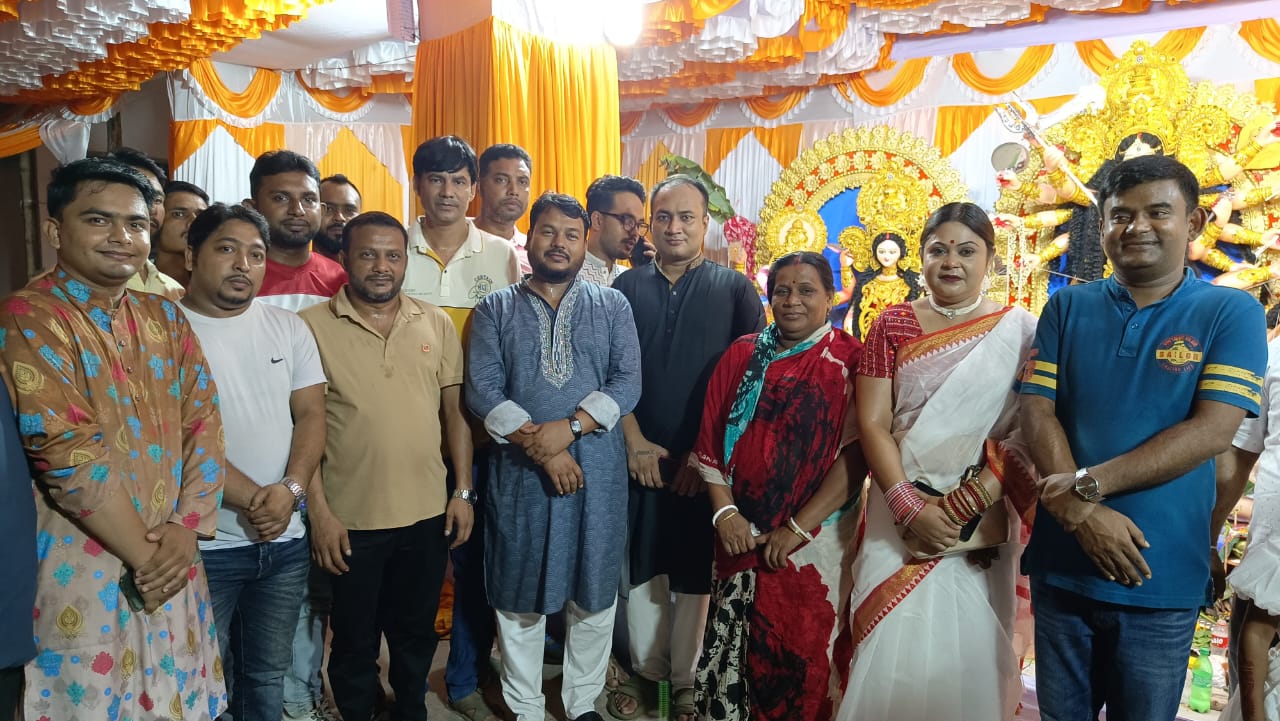 রাজশাহী মহানগর বিএনপির সাধারণ সম্পাদক পদপ্রার্থী ও মহানগর যুবদলের আহ্বায়ক রিটনের পূজা মণ্ডপ পরিদর্শন