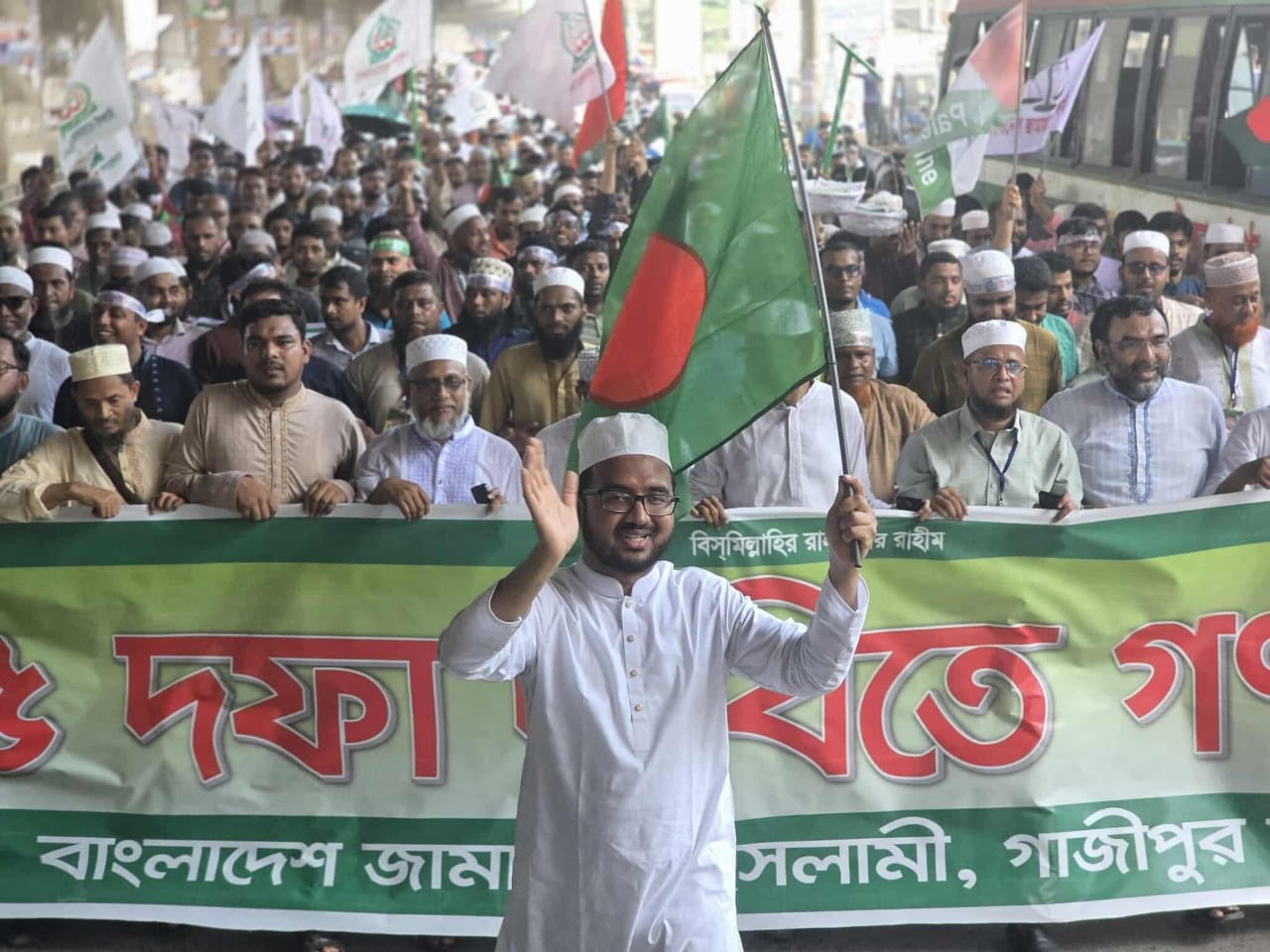 গাজীপুরে জুলাই সনদ, পিআর সহ পাঁচ দফা দাবিতে জামাত ইসলামের গণ মিছিল