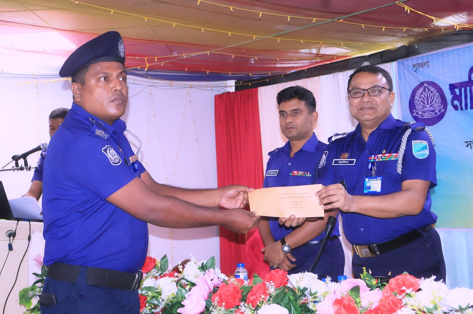 শ্রেষ্ঠ গ্রেফতারি পরোয়ানা তামিলকারী অফিসার এসআই জিয়াউর রহমান…. নীরব নায়ককে সম্মাননা দিলেন পুলিশ সুপার আনিসুজ্জামান পিপিএম”