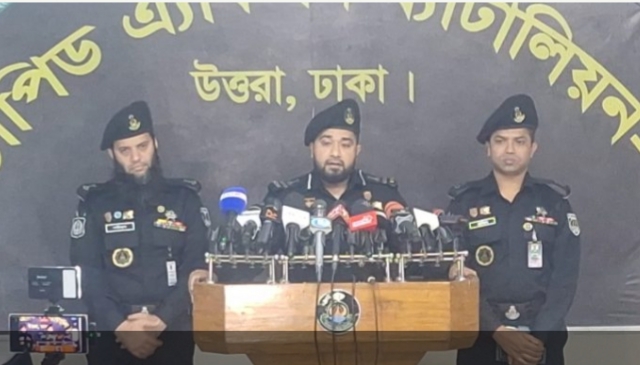 টঙ্গীতে সিদ্দিকুর রহমান হত্যাকান্ডের রহস্য উন্মোচনসহঅভিযুক্ত ছিনতাইকারী ইমরানকে গ্রেফতার করেছে র‍্যাপিড একশন ব্যাটালিয়ন র‍্যাব-১।
