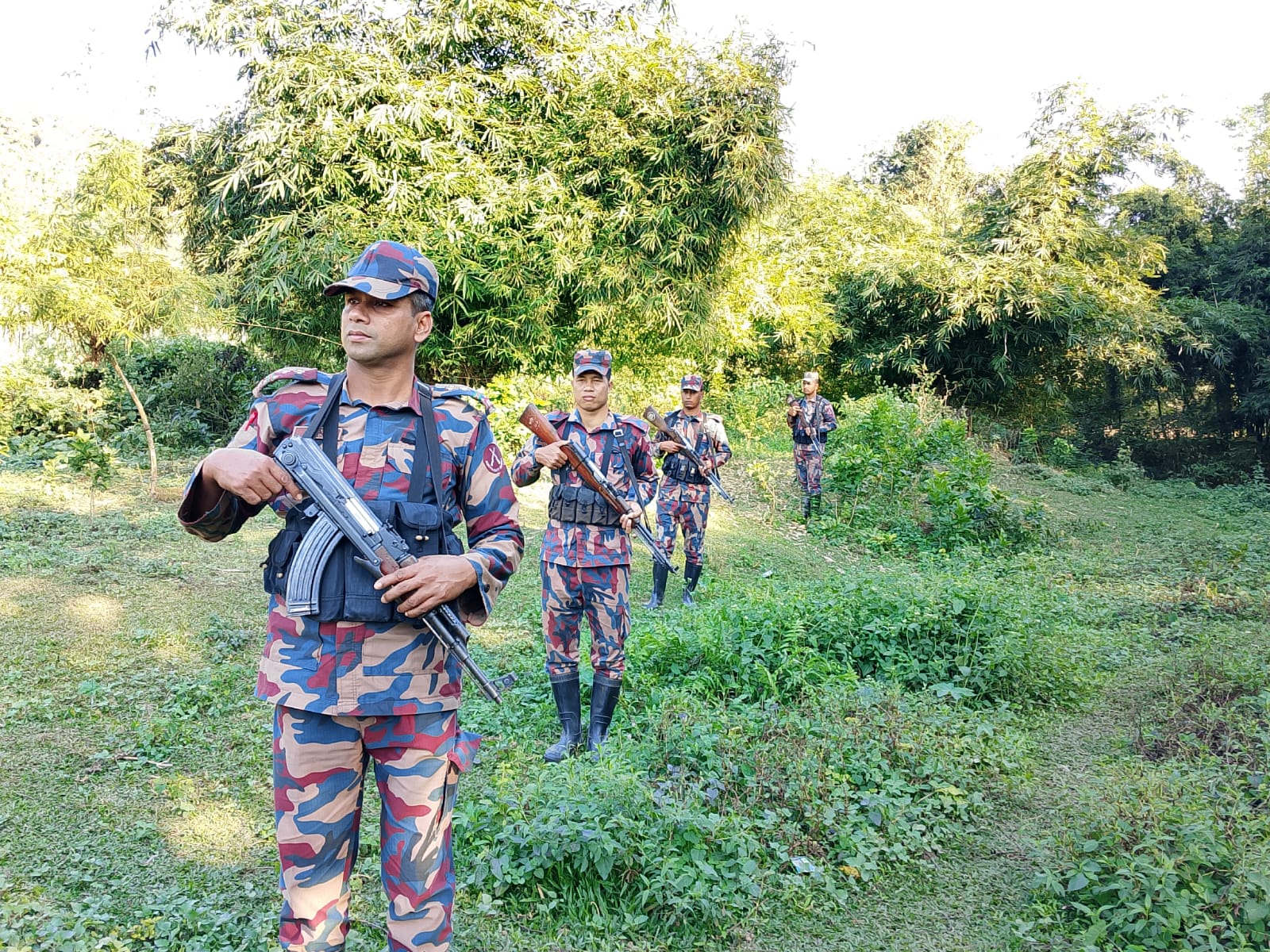 সিলেট সিমান্তে বিজিবির টহল জোরদার ঢাকার ইনকিলাব মঞ্চের ওসমান হাদিকে প্রকাশ্যে গুলি ঘটনায়।