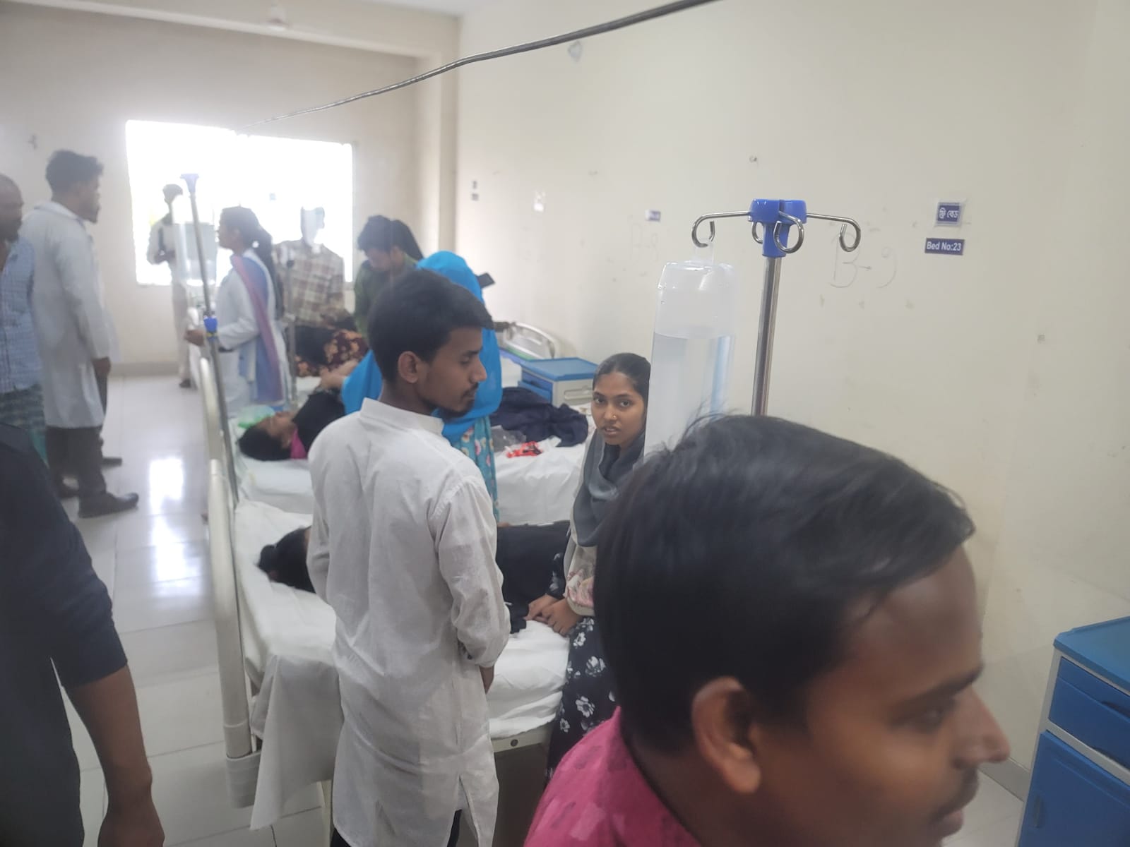 টঙ্গীতে কনসেপ্ট পোশাক কারখানায় দুই শতাধিক শ্রমিক অসুস্থ হয়ে পরে
