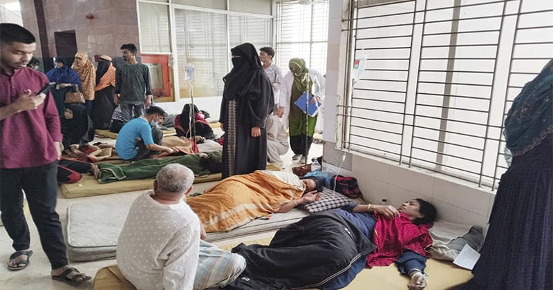 টঙ্গীতে ড্রেসম্যান ফ্যাশন ওয়্যার লিমিটেড কারখানায় ছুটি ঘোষণা অসুস্থদে ভর্তি