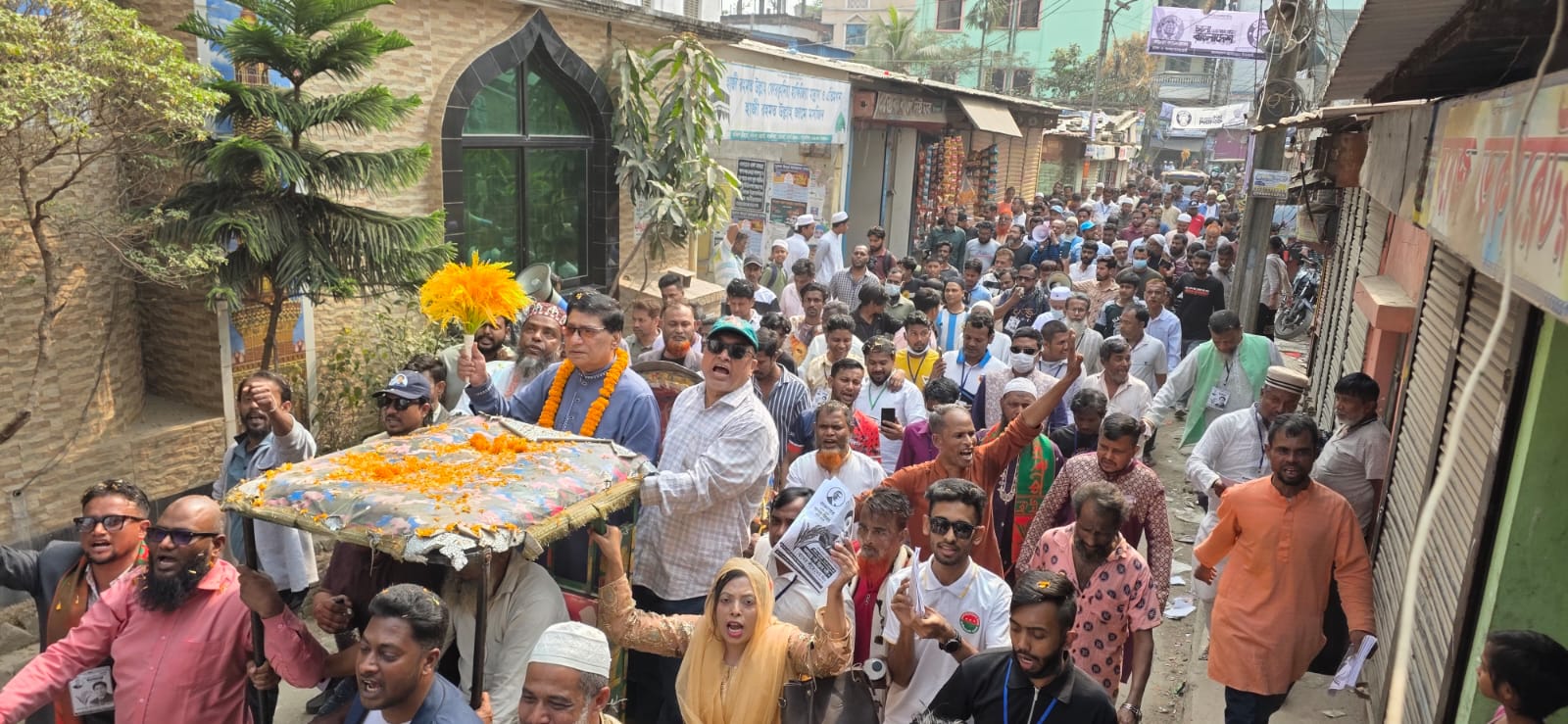 ঢাকা-৫ আসন এর ৬৭নং ওয়ার্ডে গণসংযোগে নবী উল্লাহ নবী।