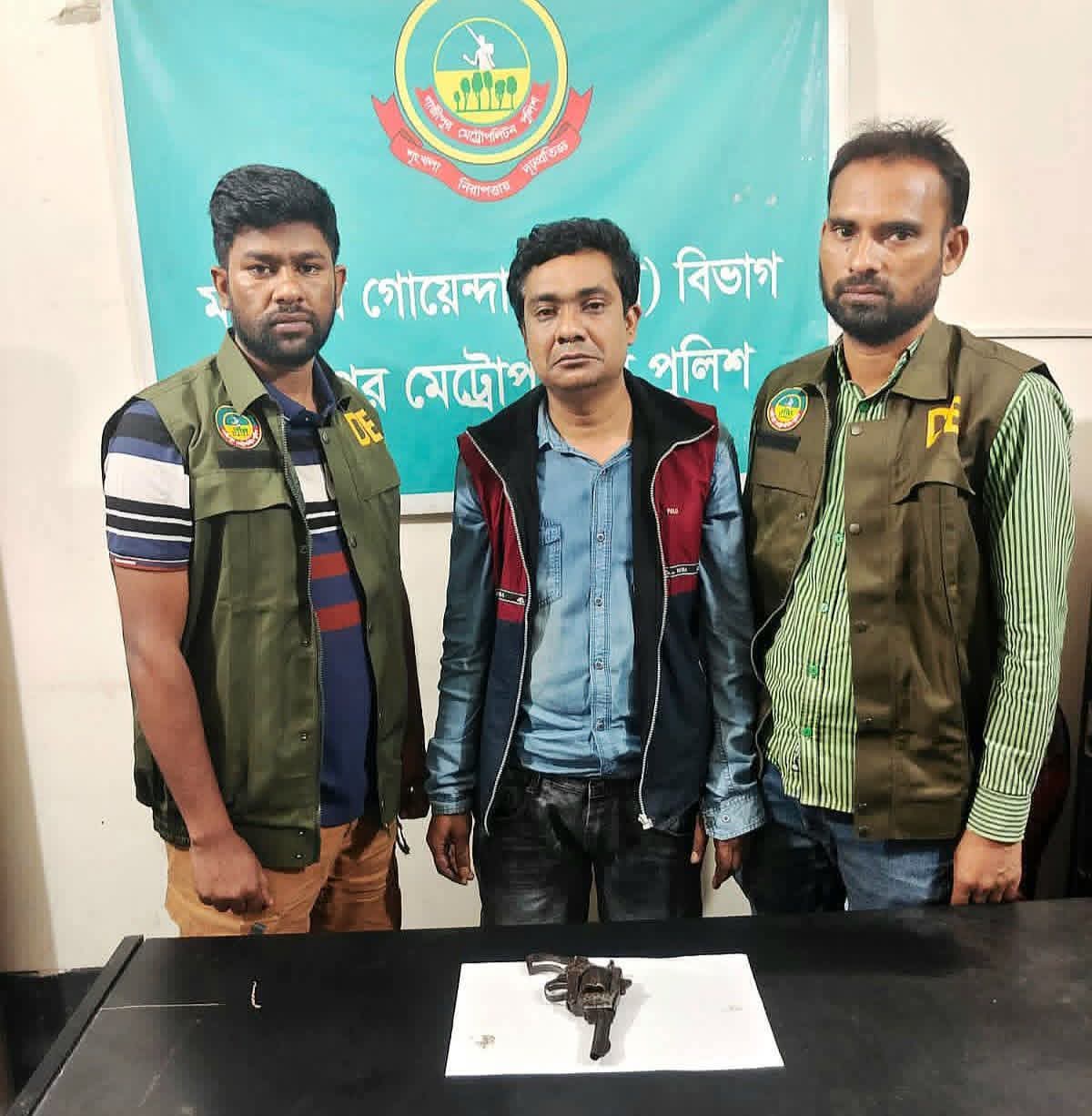 টঙ্গীতে মধ্য আরিচপুর থেকে অস্ত্রসহ গ্রেফতার ১