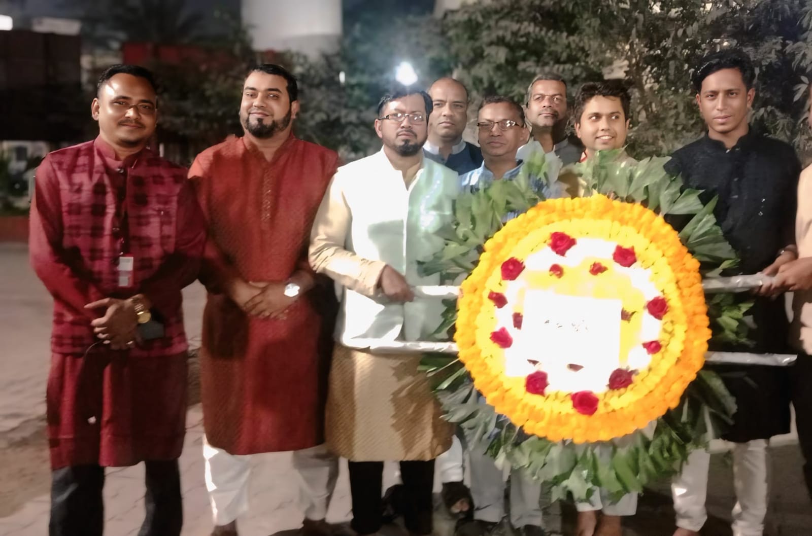 টঙ্গীতে মাতৃভাষা দিবস পালন—শহীদ বেদিতে সর্বস্তরের মানুষের ফুলেল শ্রদ্ধা।”