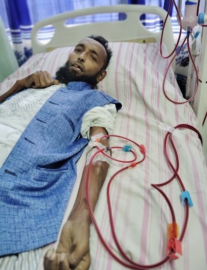 সংবাদকর্মী পরিচয় দিয়ে মৃত ব্যক্তিকে অসুস্থতার কথা বলে বিভিন্ন অফিসে গিয়ে টাকা উত্তোলন 