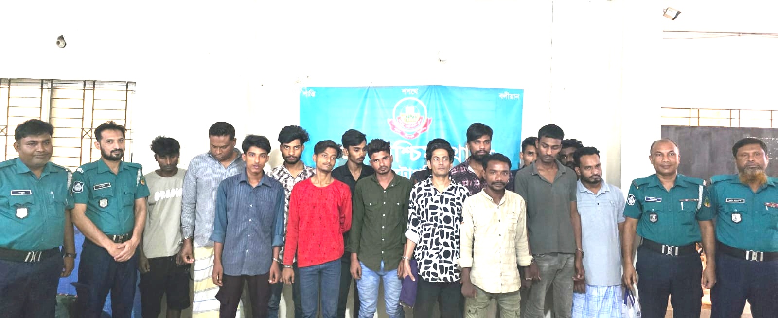 টঙ্গীতে মাদক বিরোধী বিশেষ অভিযানে, হেরোইন ও ইয়াবাসহ গ্রেফতার ১৬