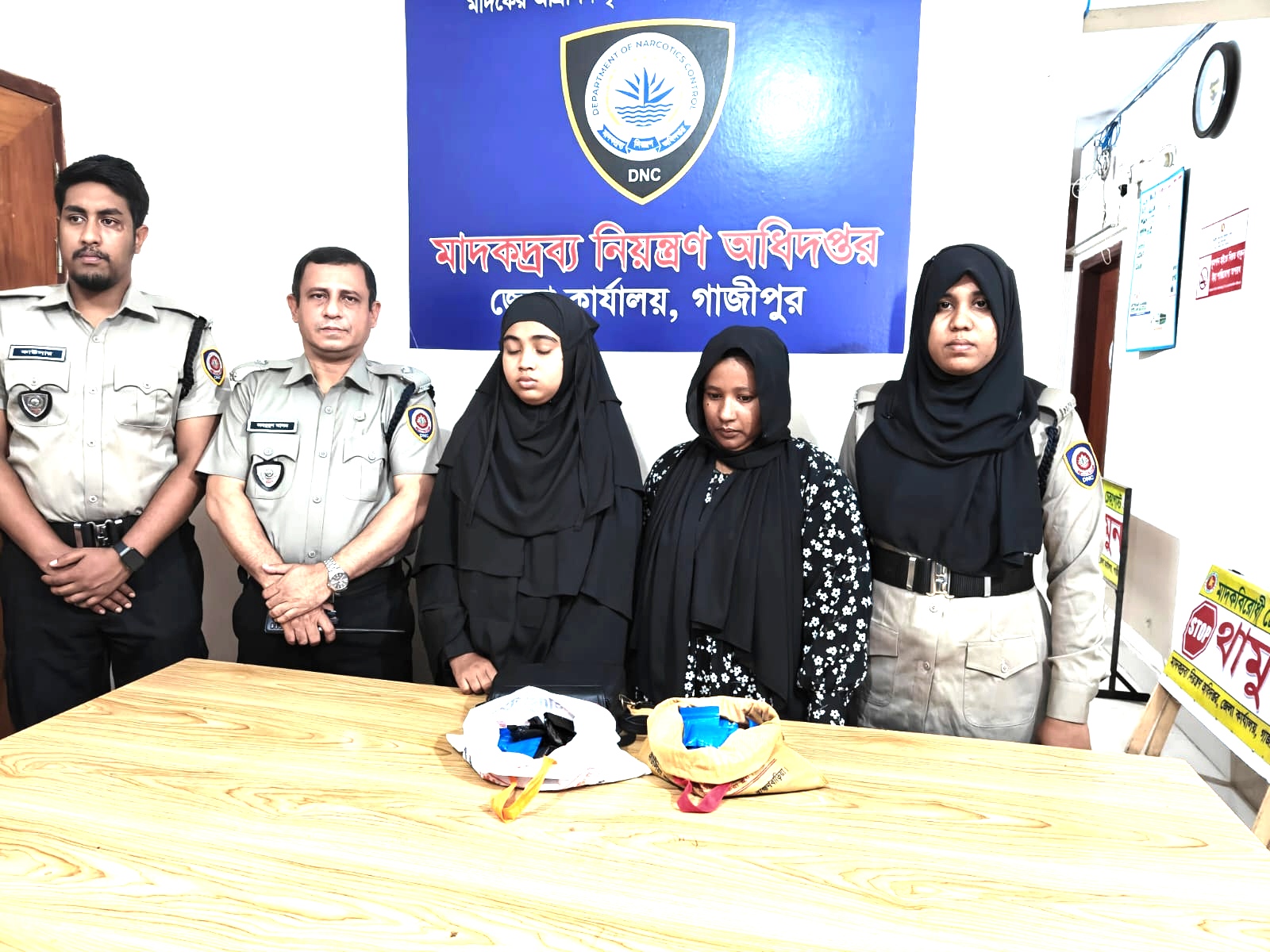 টঙ্গীতে ১০ হাজার পিস ইয়াবাসহ দুই নারী গ্রেপ্তার
