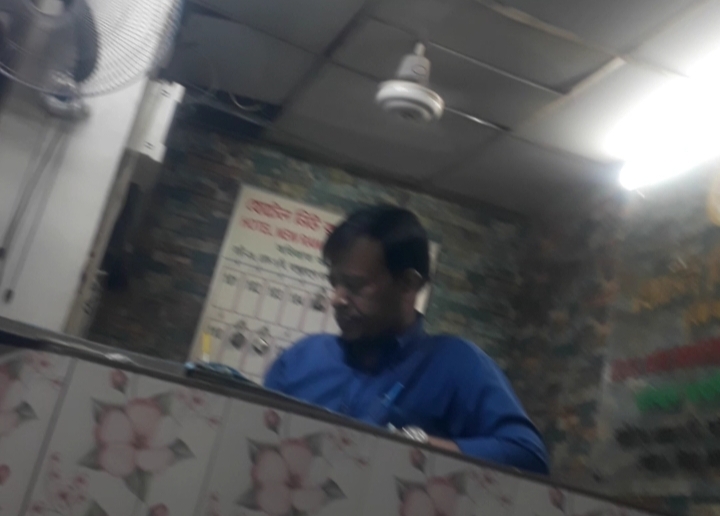 উত্তরা আব্দুল্লাহপুর রংধনু আবাসিক হোটেলে মাদক জুয়া নারী দেহ ব্যবসা মুল হোতা আওয়ামী লীগের ধূসর রাজিব।